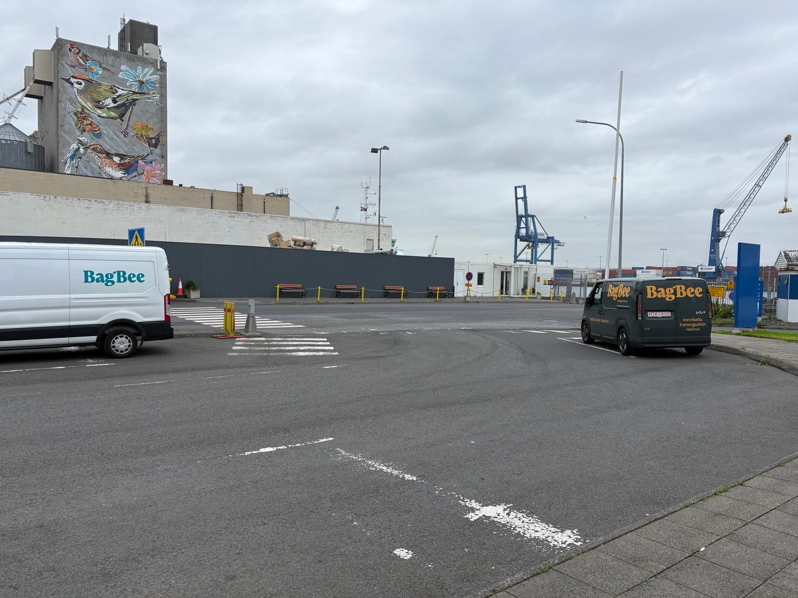 BagBee vans at Korngarðar